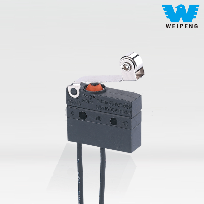 Vandeniui atsparus mikrojungiklis su laidais ir svirtimis